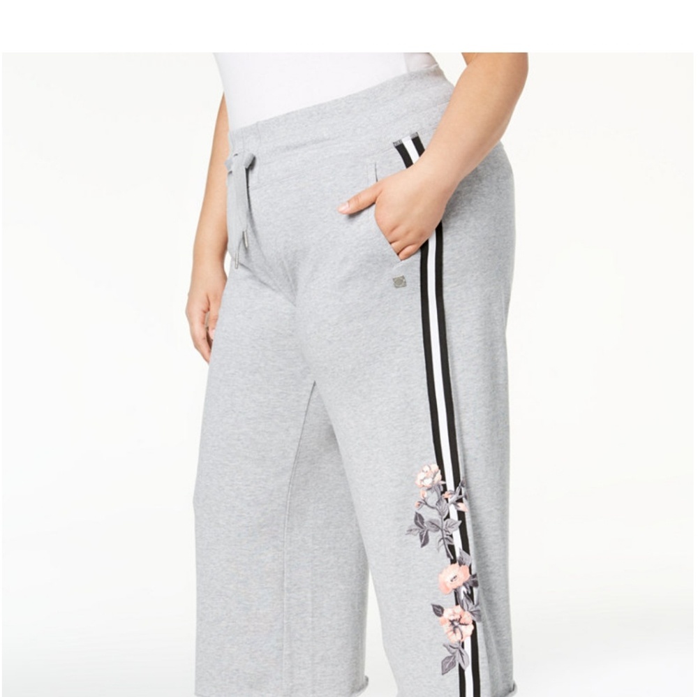 Never worn Calvin Klein performance cullotes